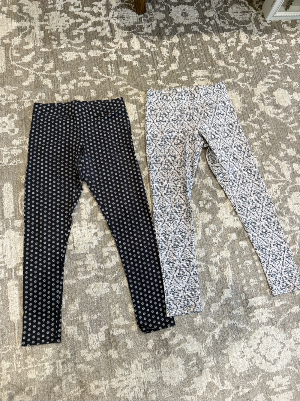 American Eagle Outfitters Printed Leggings - Nacy & White Pattern
